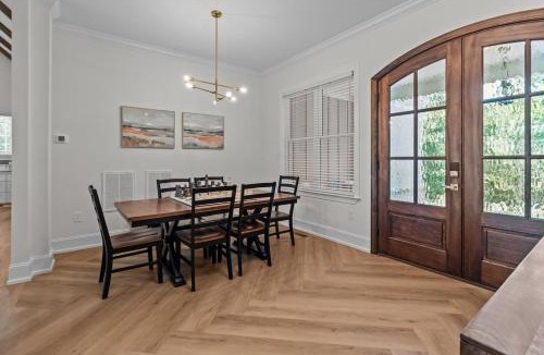 Southmont House | Peaceful Lakehouse - Relax & Recharge - Pet Friendly