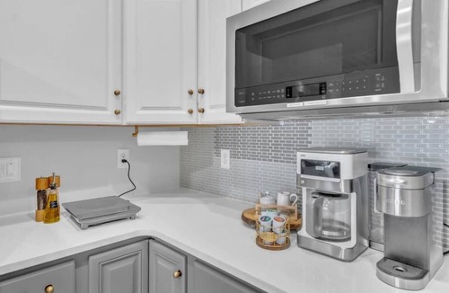Savannah Apartment | Peaceful Marsh-Front Boho Studio Apartment l Sunset Deck