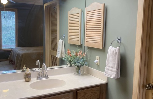 Highlands Condo | Peaceful mountain condo in gated community only 1.3 miles from Highlands