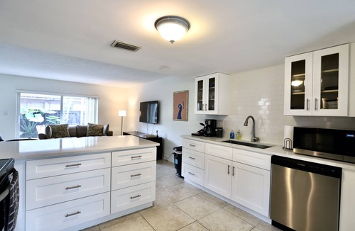 River Oaks Apartment | Peacock Paradise-Close to Airport, Cruiseport