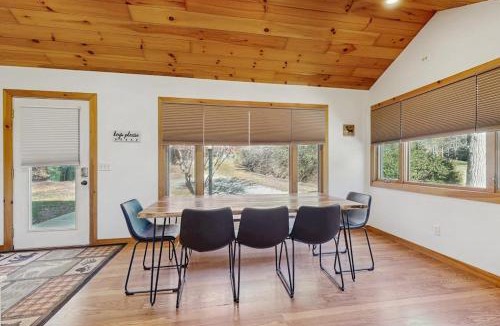 Whittier House | Pebble on The Creek