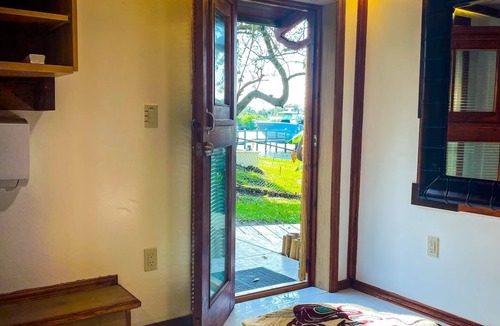 Interchange Square House | Pellicanus House. Waterfront Paradise+Pool+Hot Tub+ Kayaks Adventure!