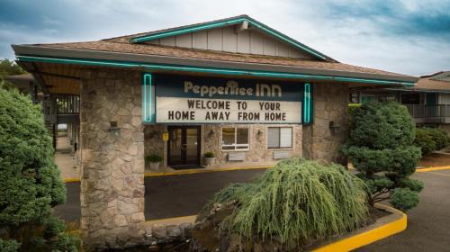 Beaverton Hotel | Pepper Tree Inn
