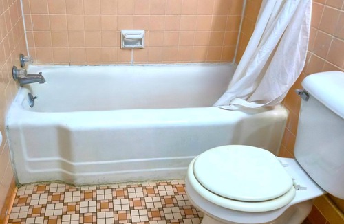 Cleveland Hotel | Perfect Budget Room for Solo Trips, Near Museum Center at 5ive Points 1.6 miles