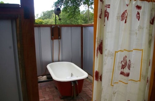 Claxton Cabin | Perfect Couple's or Solo Getaway: 1840s Log Cabin