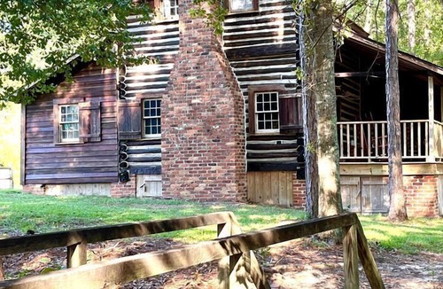 Claxton House | Perfect Couple's or Solo Getaway: 1840s Log Cabin, Claxton, GA