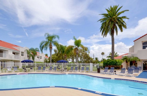 Isla del Sol Condo | Perfect family condo w. serene views, community pool