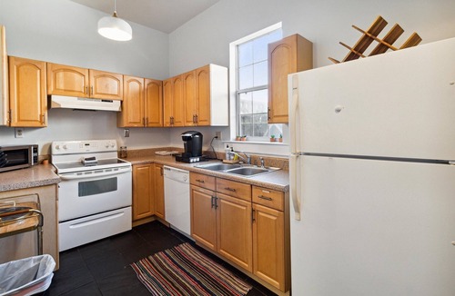 Cuyler - Brownsville House | Perfect for Bachelorette & Bachelor Groups ★ Private Duplex ★ Starland District