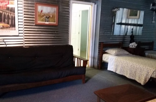 Paris Cabin | Perfect for large groups and family event's!Hunters and fishermans paradise.