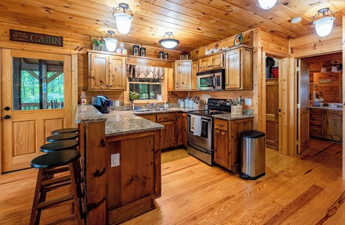 Topton Cabin | Perfect location for your family vacation. Amazing Family Cabin overlooking Lake Nantahala