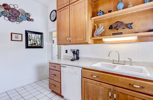 Thomas Square Apartment | Perfect Starland 2 Bedroom | Heated Pool Access