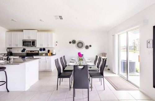 Fussels Corner House | Perfectly located 4BR/2Ba house between Orlando and Tampa