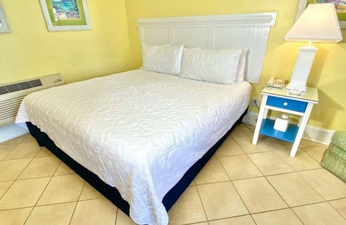 Atlantic Beach Hotel | Pet-friendly, 3 Blocks to Beach, Pool, #113