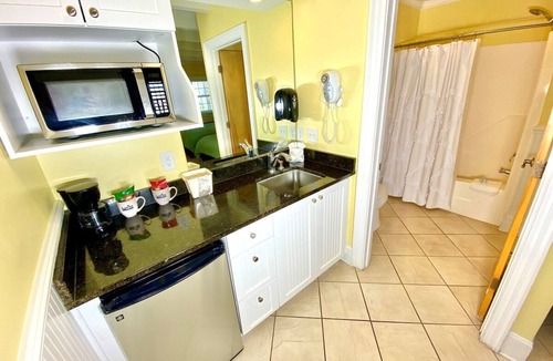 Atlantic Beach Hotel | Pet-friendly, 3 Blocks to Beach, Pool, #201