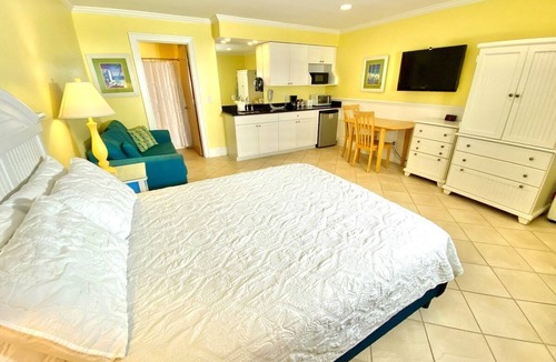 Atlantic Beach Hotel | Pet-friendly, 3 Blocks to Beach, Pool, #203