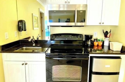 Atlantic Beach Hotel | Pet-friendly, 3 Blocks to Beach, Pool, #403