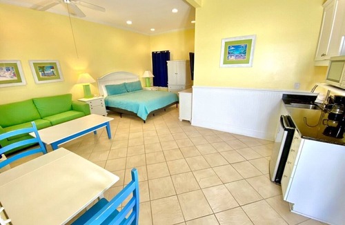 Atlantic Beach Hotel | Pet-friendly, 3 Blocks to Beach, Pool, #502
