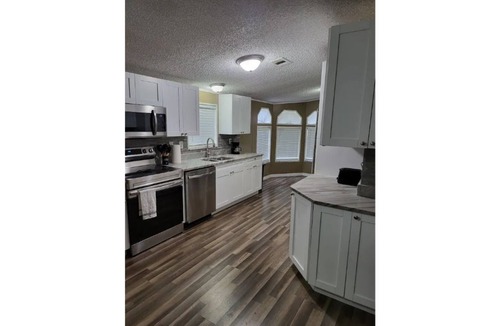 Lakeland House | Pet Friendly 3 bedroom home with all new amenities