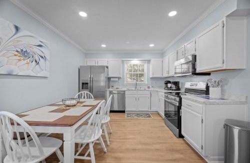 New Bern House | Pet-Friendly 3 BR Home with King Bed and Fenced Yard Near Downtown
