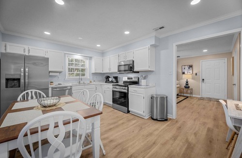 New Bern House | Pet-Friendly 3BR w/Fenced Yard & King Bed Near Downtown