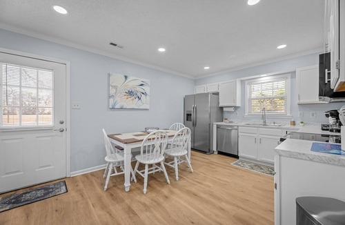 New Bern House | Pet-Friendly 3BR w/Fenced Yard & King Bed Near Downtown