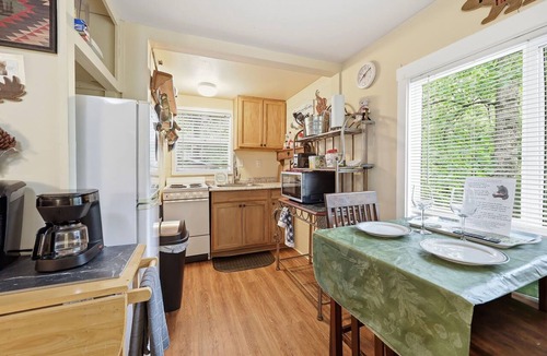 Qualla Cabin | Pet-Friendly Cabin Near Cherokee & Bryson