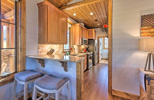 Tuckasegee Cabin | Pet-Friendly Cabin w/Mtn Views in Chinquapin!