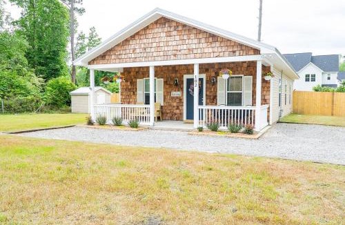 Hightsville House | Pet Friendly Cottage Near Historic Downtown & ILM