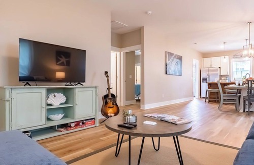 Hightsville House | Pet Friendly! Cozy Beach Cottage Minutes to Downtown and ILM-Fenced Backyard!