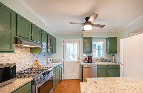 North Decatur House | Pet-friendly, freshly renovated, 2 bd/2.5 bath townhome in Decatur!
