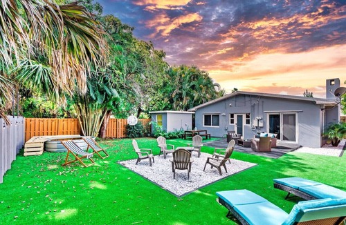 Lake Ridge Apartment | Pet-Friendly Gem | Fenced Yard | 10 Min Beach
