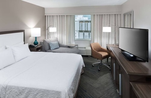 Downtown Fort Lauderdale Hotel | Pet-Friendly Getaway | Outdoor Pool | Free Breakfast | Port Everglades - 3 mi