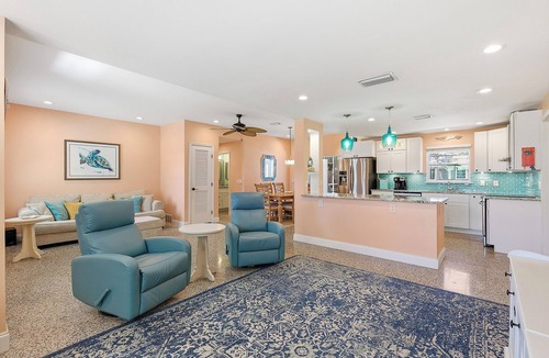New Smyrna Beach House | 🌞🌴Pet Friendly Home w/Private Pool + Fenced Yard | Sunny Dayz🌴🌞