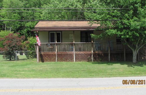 Rosman House | Pet Friendly ! Large fenced yard !