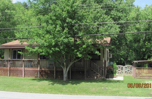 Rosman House | Pet Friendly ! Large fenced yard !