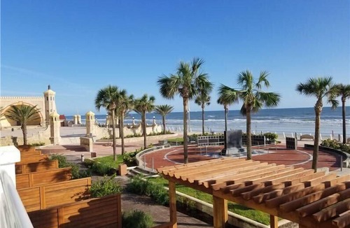 Brush - Stewarts Apartment | Pet-friendly Property with Outdoor Pool, Walk to Daytona Beach!