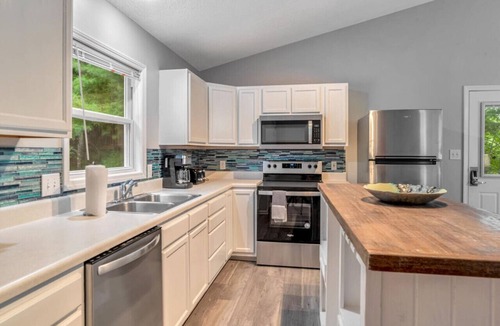 Royal Pines Villa | Pet Friendly South Asheville Hot Tub Townhome