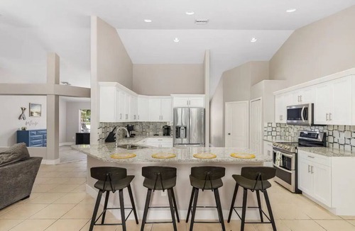 Trafalgar Villa | Pet friendly spacious home for large groups! Pool & jacuzzi, game room!