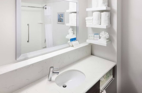 Downtown Fort Lauderdale Hotel | Pet-Friendly Stay | Outdoor Pool | Free Hot Breakfast | Parking Available