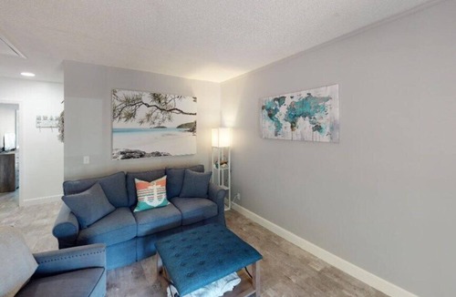 Folly Field Condo | PET FRIENDLY Stone's Throw Villa! Quick walk to beach!