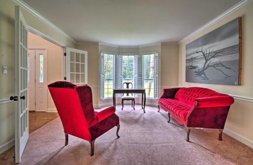 Huger House | Pet-Friendly Suburban Escape w/Deck & Grill!