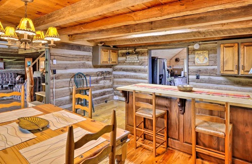 Topton Cabin | Pet-Friendly Topton Cabin w/ Hot Tub & Game Room!