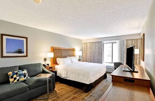 Boca Raton Hotel | Pet-Friendly Unit w/Free Breakfast—Ideal for Leisure or Business Stays