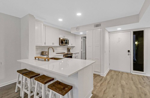Sea Pines Condo | Pet-Friendly Villa w/Views of the 9th Fairway at Atlantic Dunes!