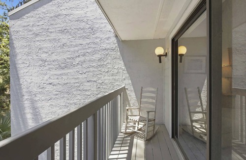Hilton Head Island Condo | Pet-Friendly Shipyard Retreat | Pool & Tennis