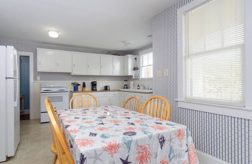 South End House | Pet Friendly Duplex Across from Crystal Pier