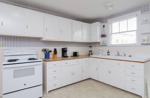 South End House | Pet Friendly Duplex Across from Crystal Pier