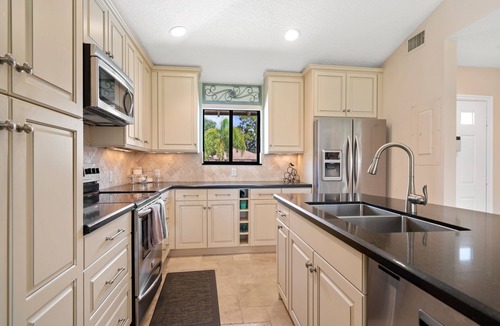 Palm Beach Gardens Cottage | PGA National Escape 2BR/2BA Palm Beach Gardens Golf, Beach, Dining Nearby
