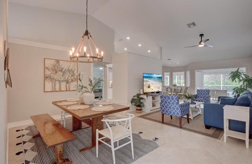 Crown Pointe House | Piccadilly Beach House - Beautiful Updated Home, Private Pool, Tennis, Pickleball Minutes from Downtown 5th Ave & Beaches!