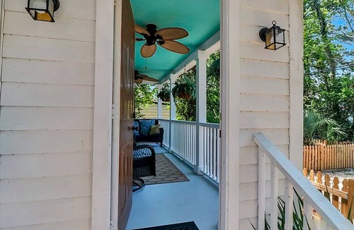 Live Oak House | Picturesque Bungalow in Savannah